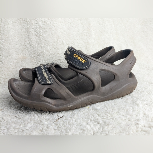 Crocs Brown Sandals Size 7 Men Or Women Size 8 I Gues Velcros Perfect For Summer - Picture 3 of 9